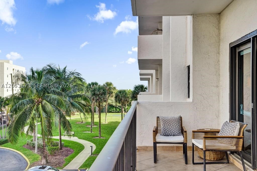 SUMMIT CONDO - Residential