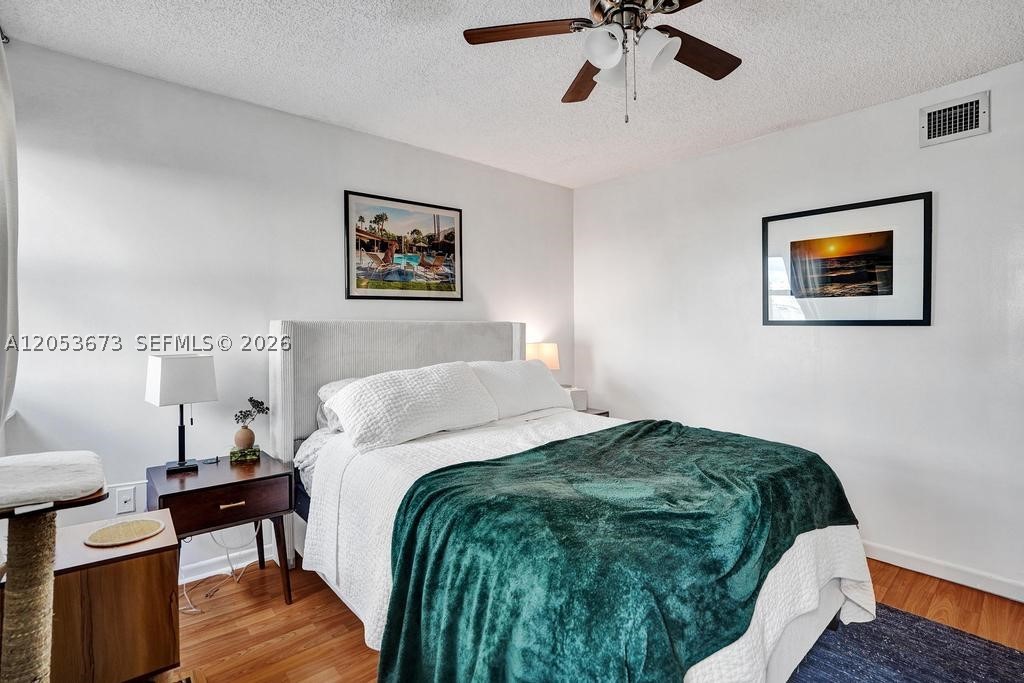 SUMMIT CONDO - Residential