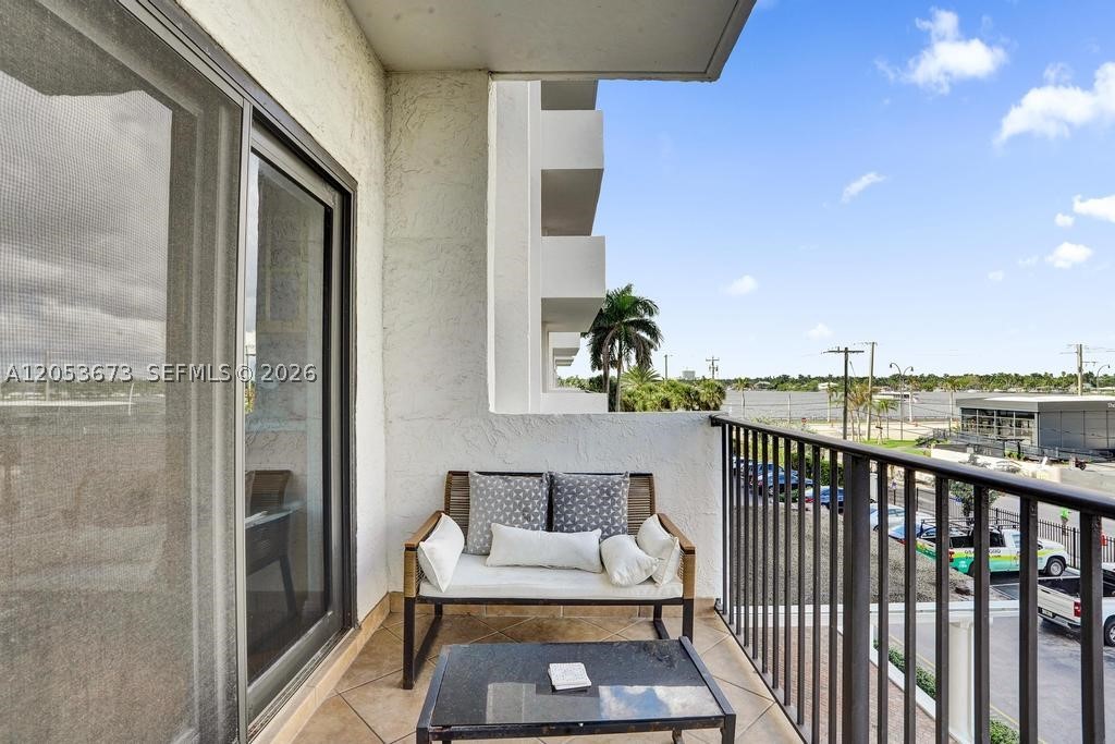 SUMMIT CONDO - Residential