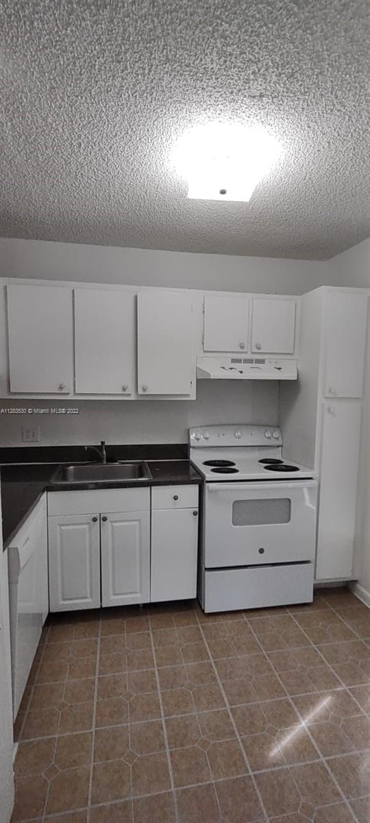 SUNRISE ON THE GREEN COND - Residential Lease