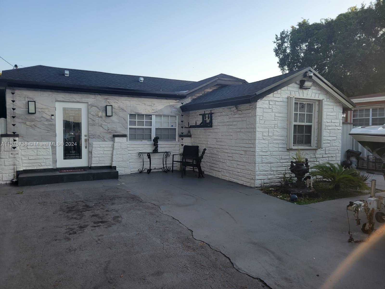 SEMINOLE LAWN - Residential