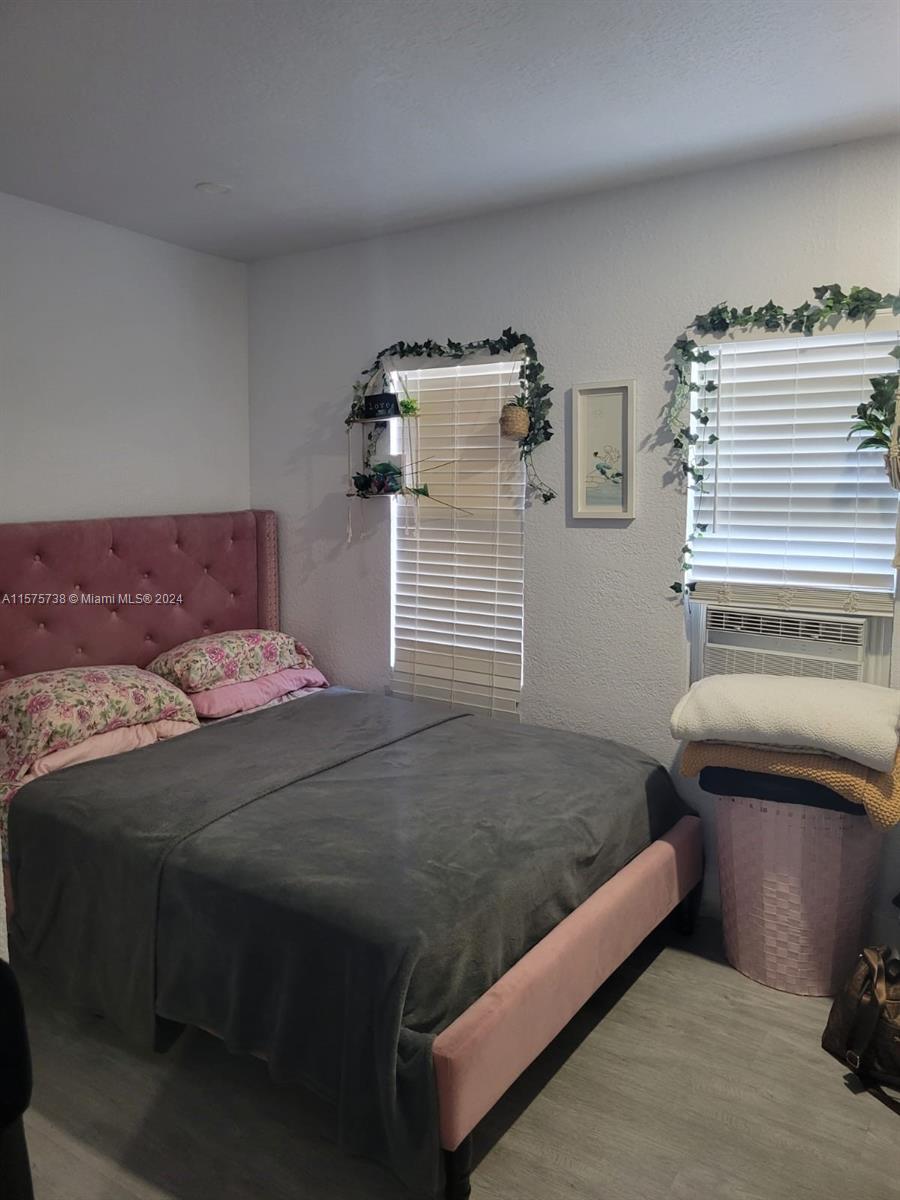 SEMINOLE LAWN - Residential