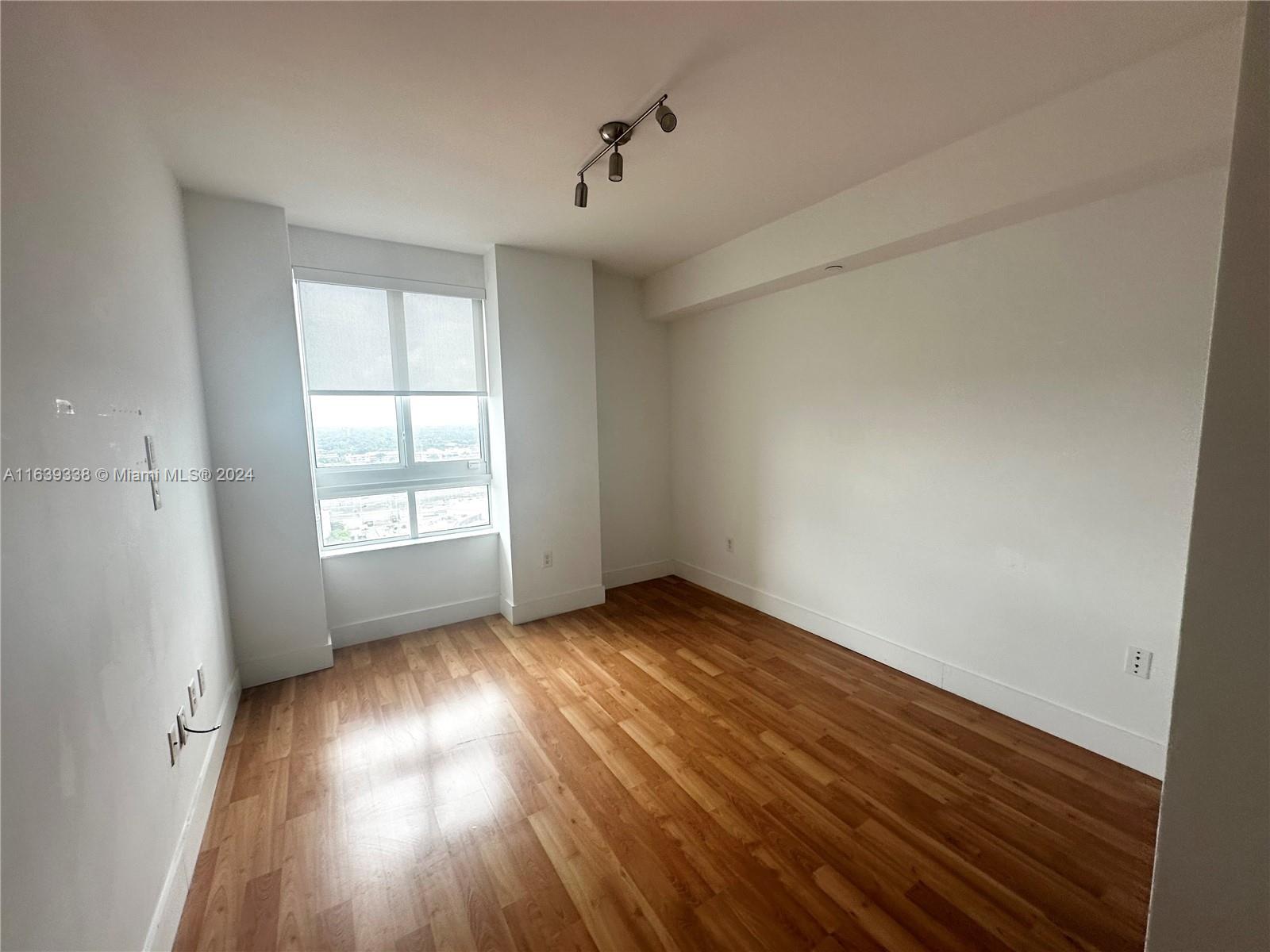 TOSCANO CONDO - Residential