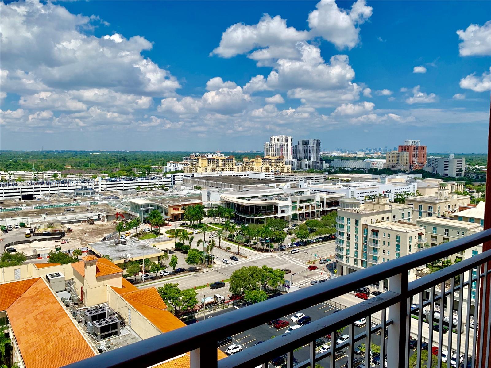 TOSCANO CONDO - Residential