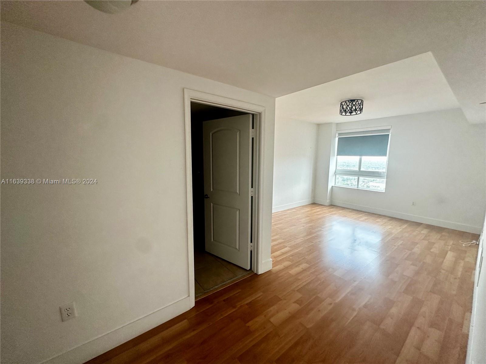TOSCANO CONDO - Residential