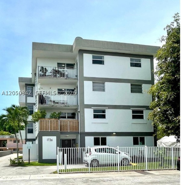 RARELY FOR SALE UNITS IN THIS BUILDING.  REMODELED BATHROOM, NEWER APPLIANCES, TOP FLOOR, NO NEIGHBORS AROUND.  CENTRAL AC, PERFECT STARTING UNIT, 2 BED 1 BATH, ASSIGNED PARKING SPACE.  EASY TO SHOW VACANT.  BUILDING QUALIFIES FOR FHA.  BUILDING PASSED 4O YEAR RECERT, PROFESSIONAL MANAGED.