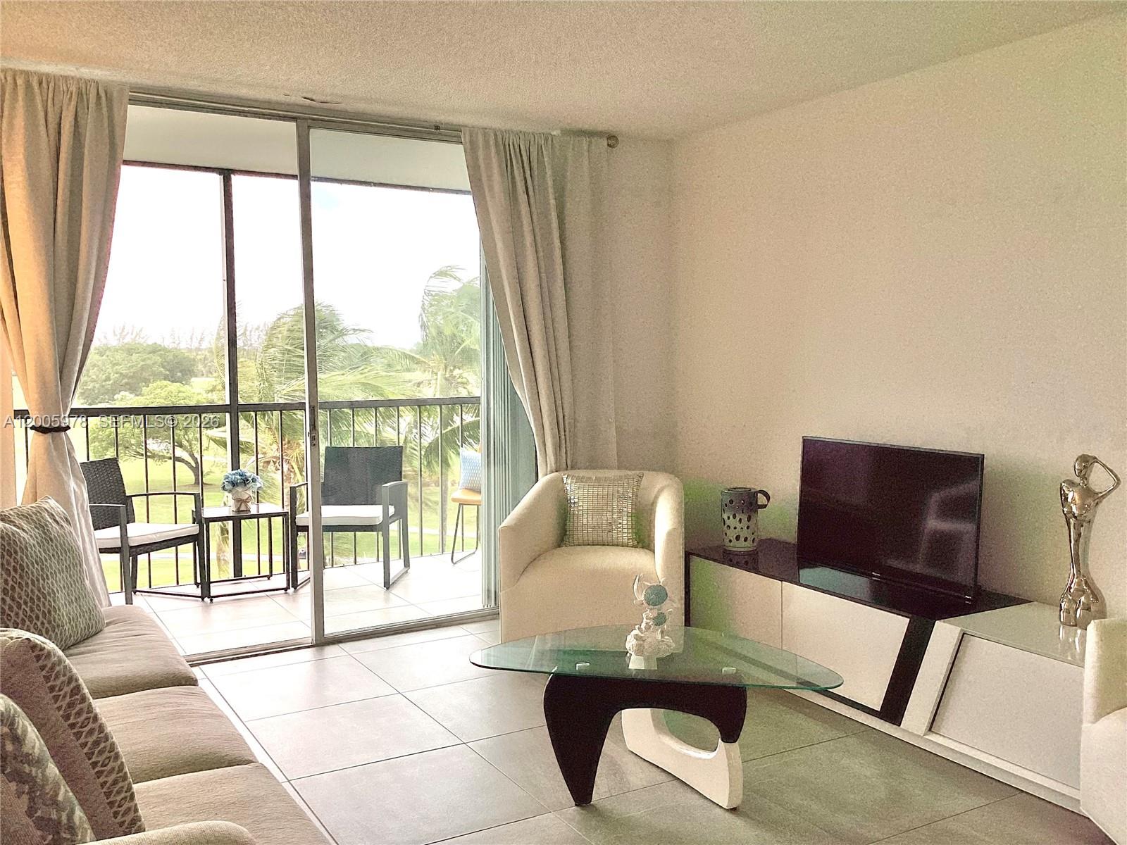 HOLLYBROOK GOLF AND - Residential