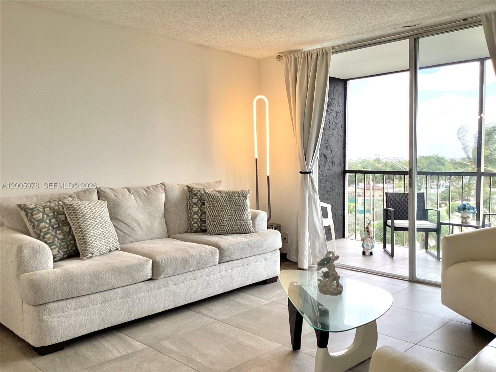 HOLLYBROOK GOLF AND - Residential