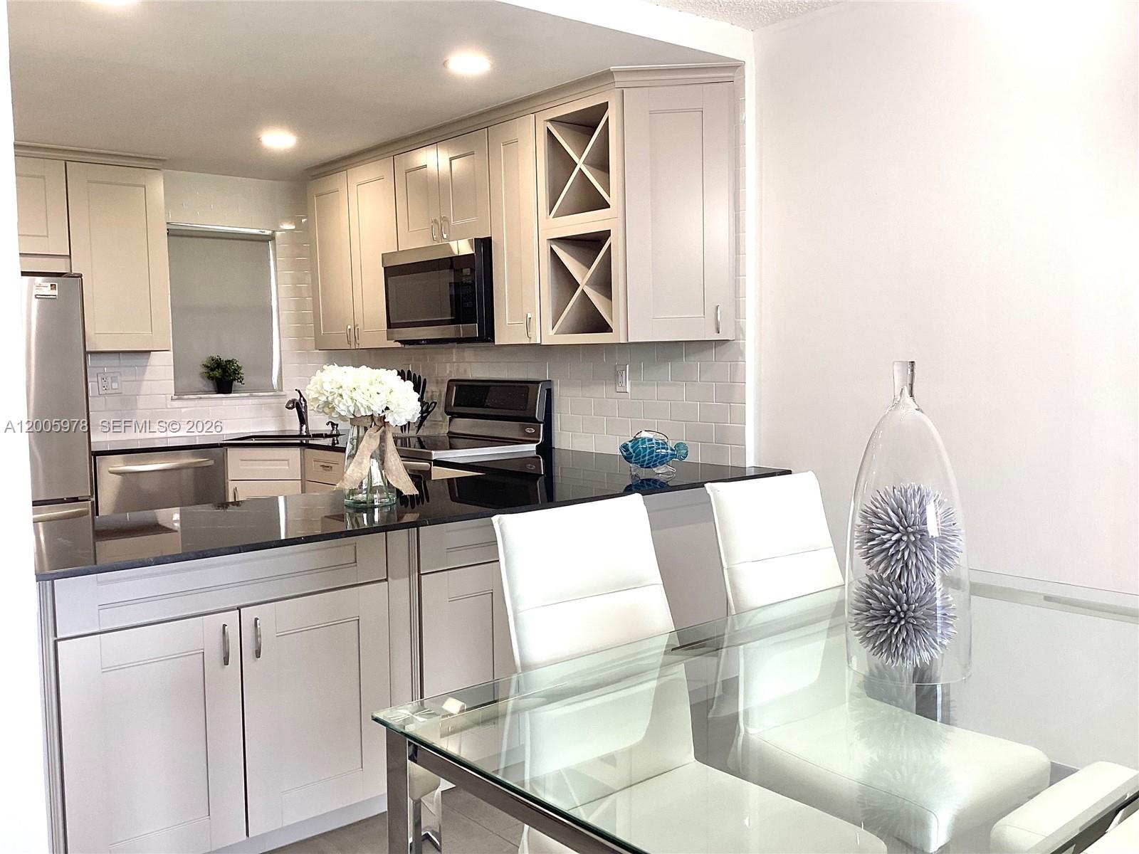 HOLLYBROOK GOLF AND - Residential