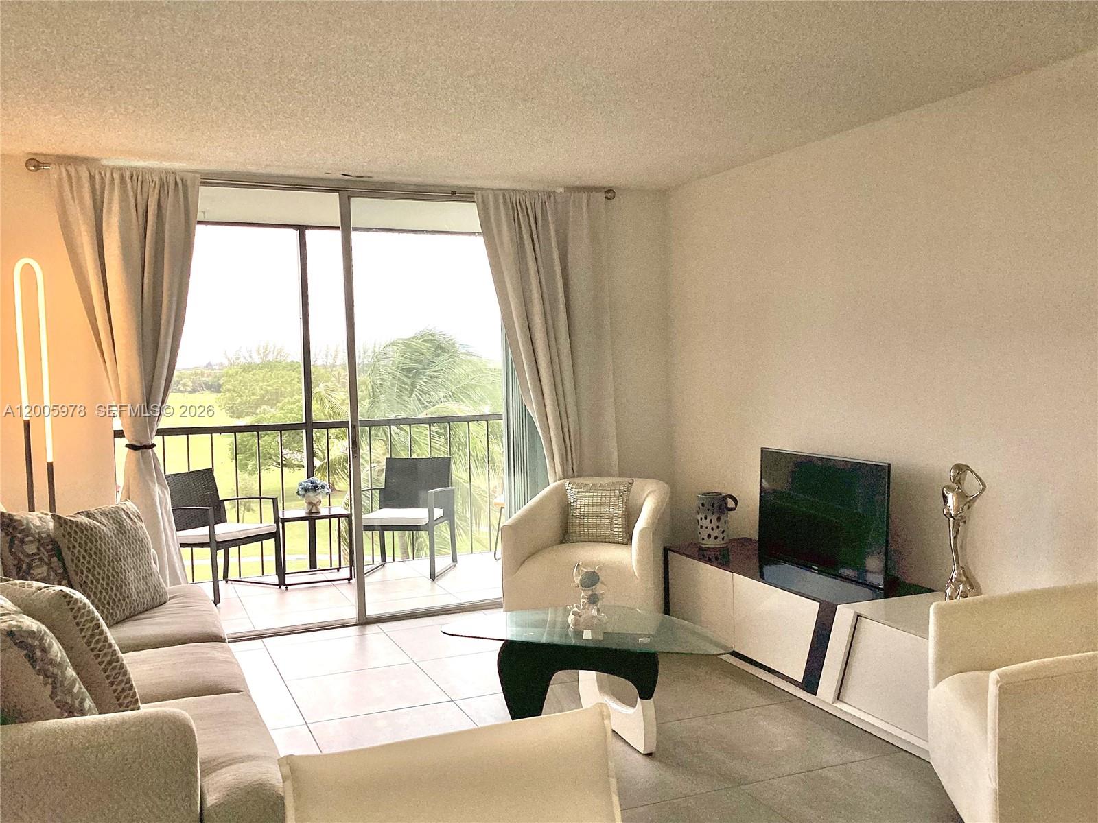 HOLLYBROOK GOLF AND - Residential