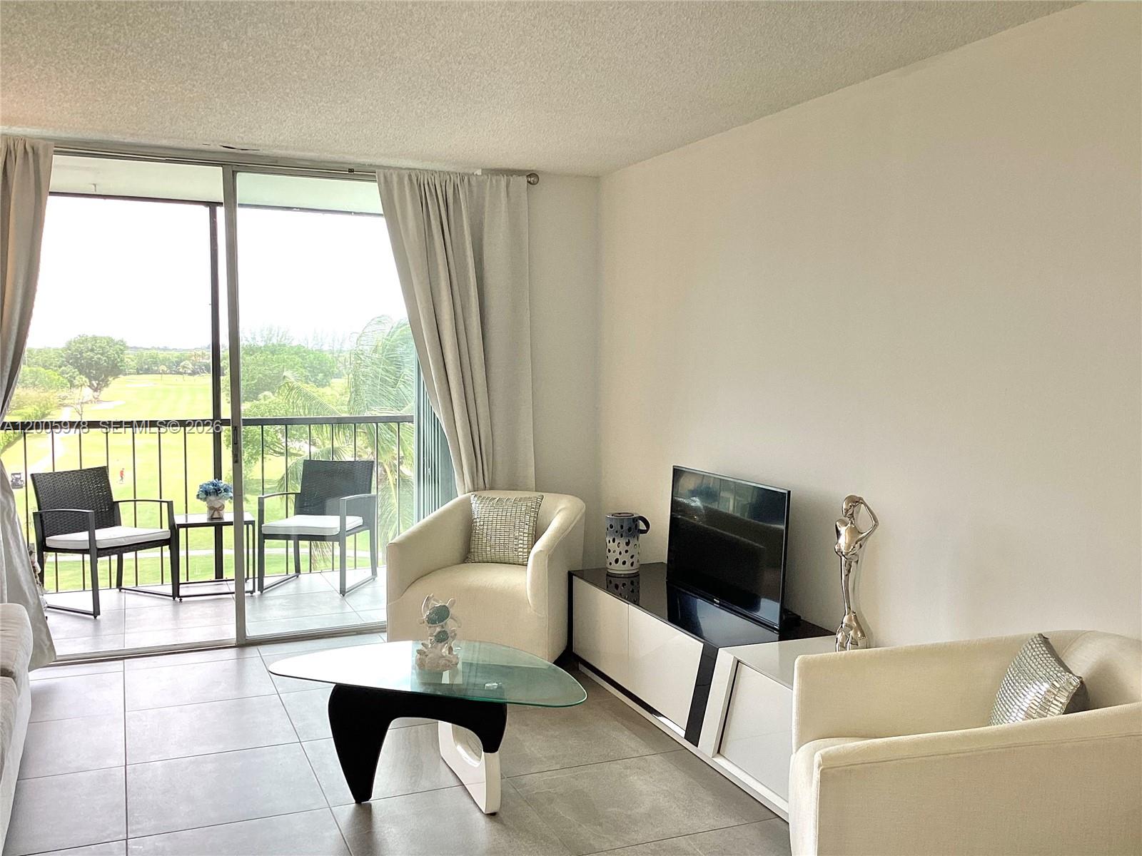 HOLLYBROOK GOLF AND - Residential