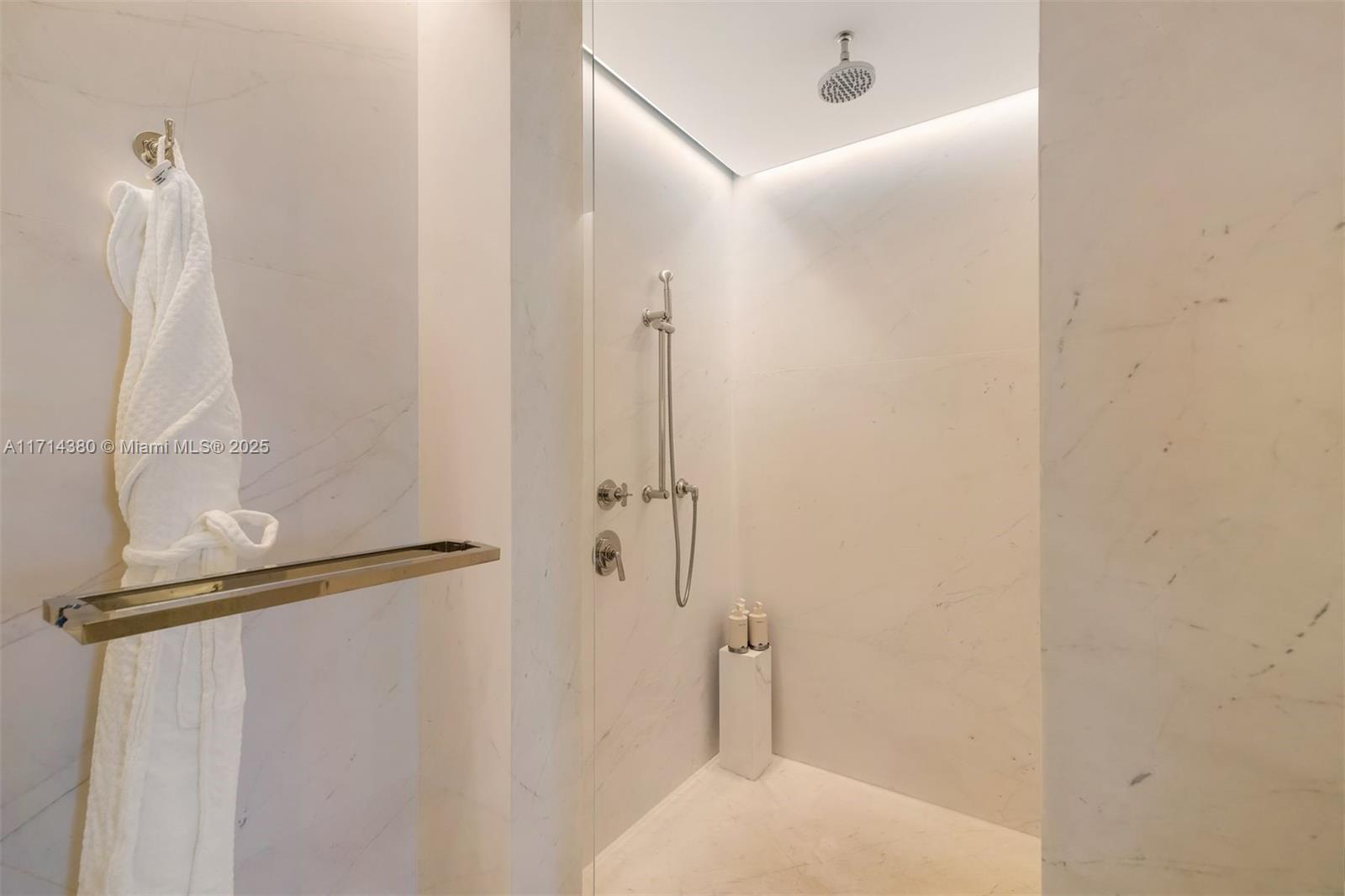 SURF CLUB CONDO - Residential
