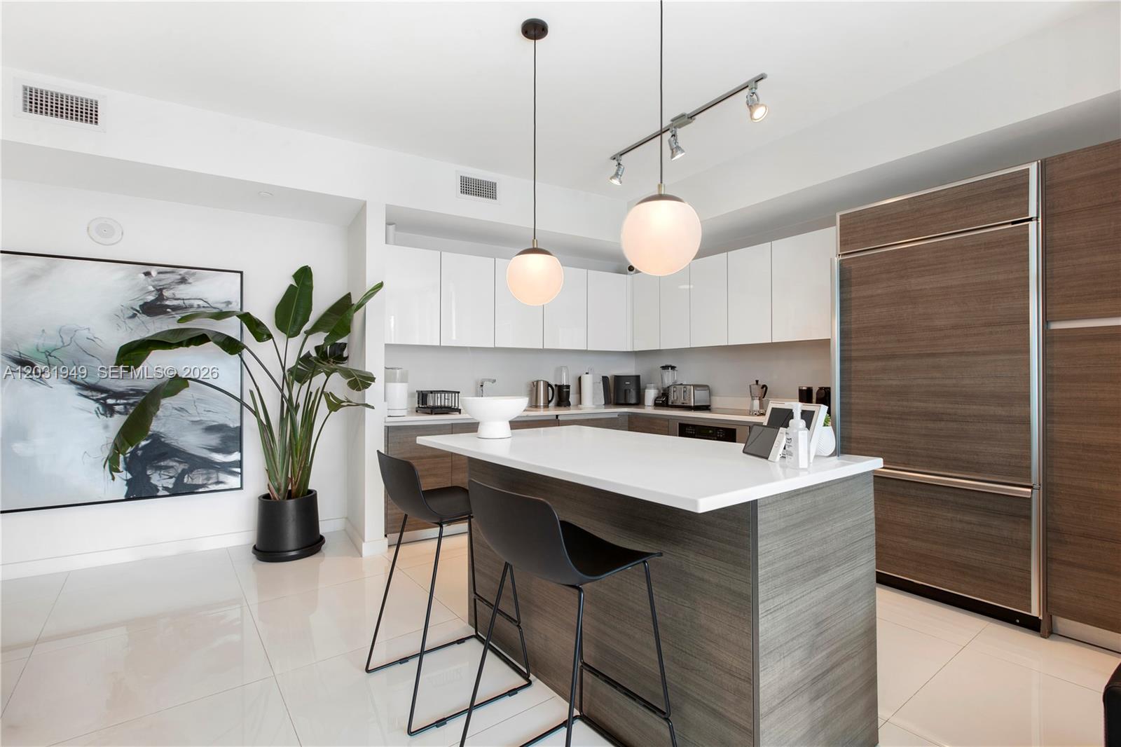 1100 MILLECENTO RESIDENCE - Residential
