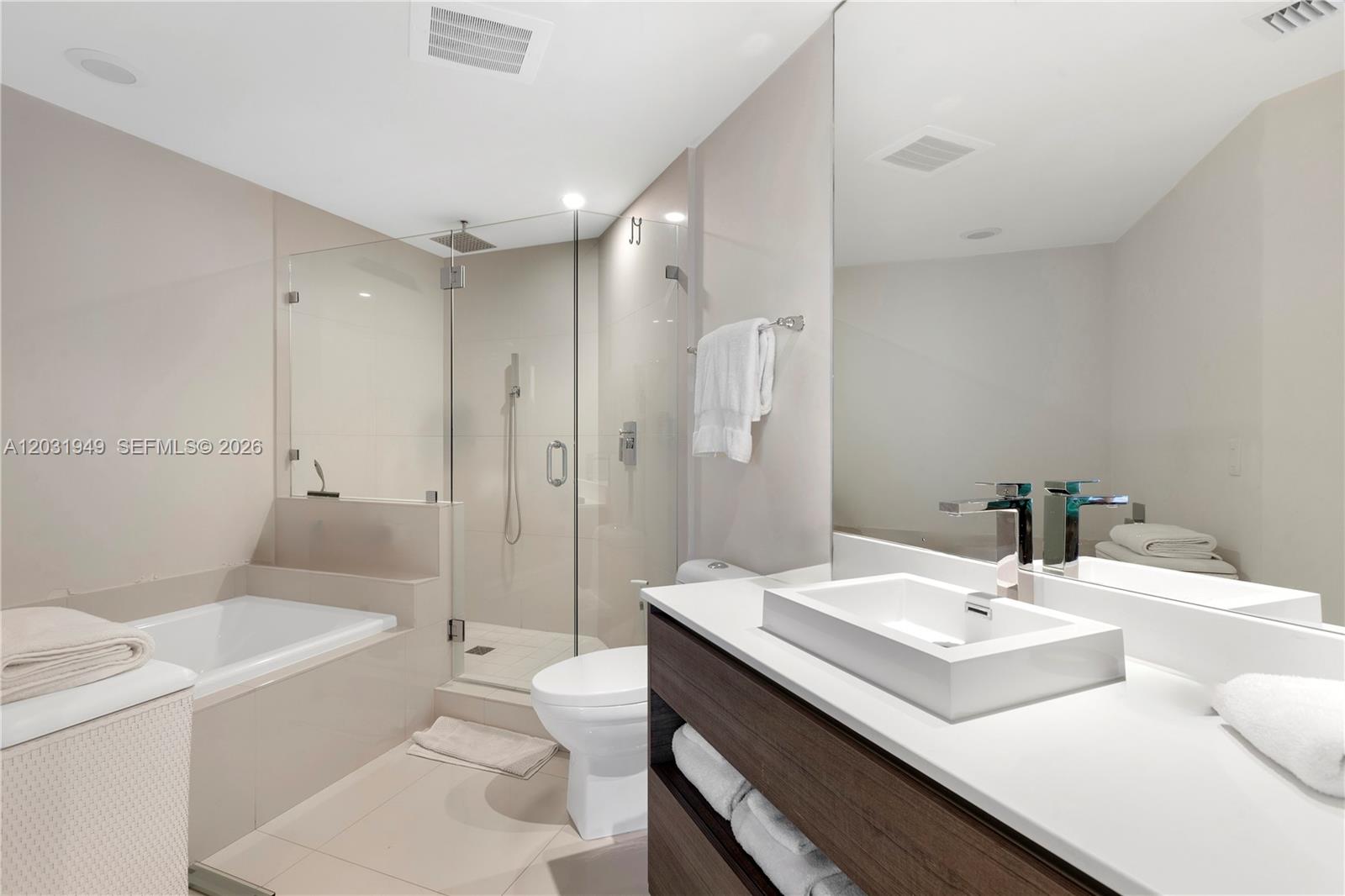 1100 MILLECENTO RESIDENCE - Residential