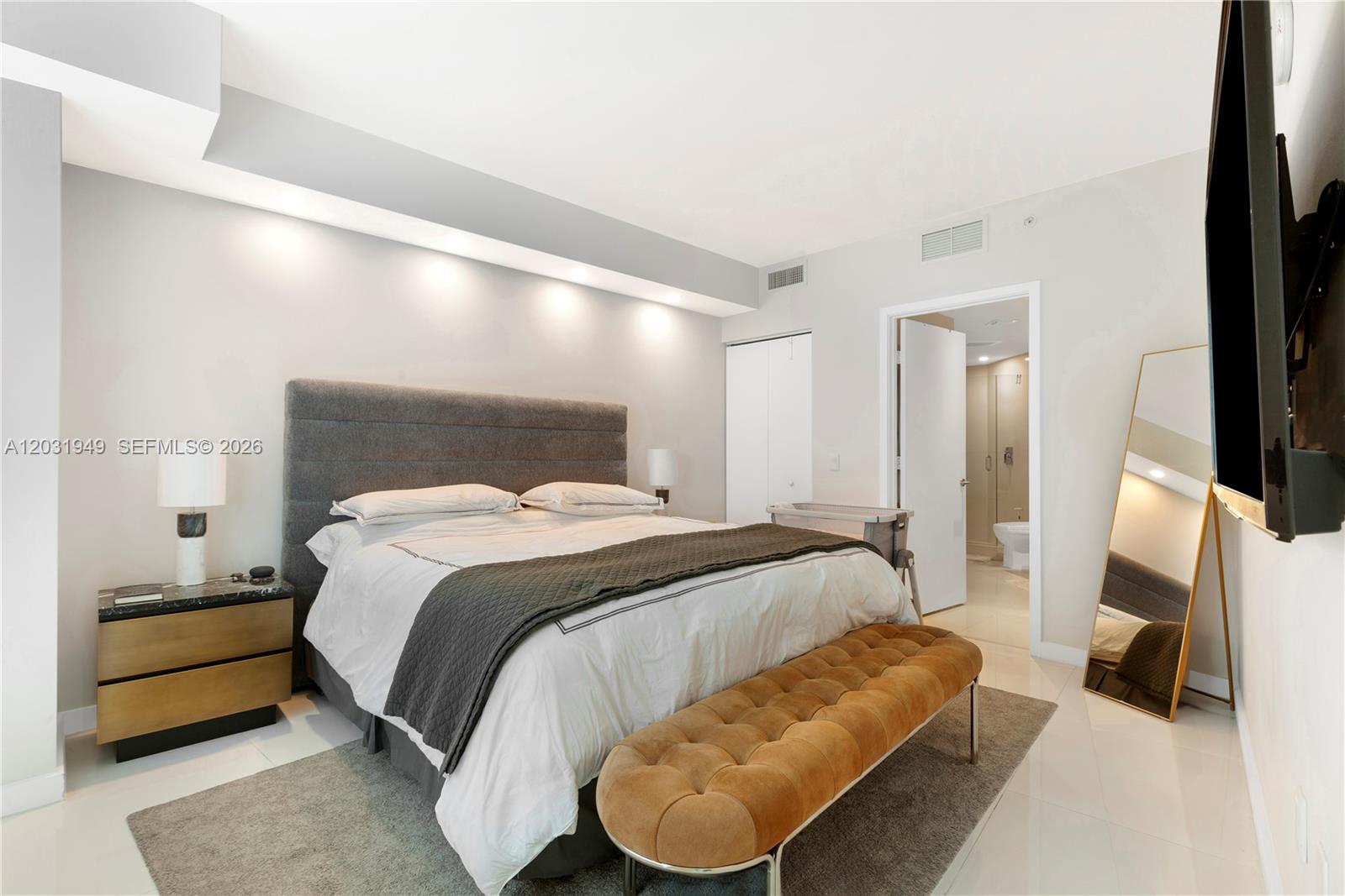 1100 MILLECENTO RESIDENCE - Residential