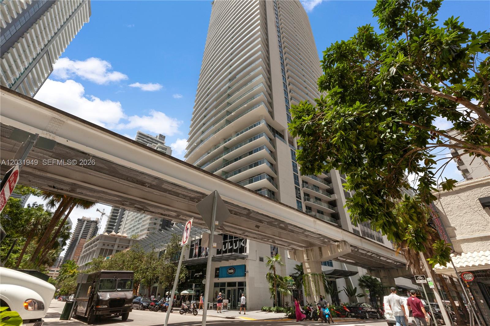 1100 MILLECENTO RESIDENCE - Residential