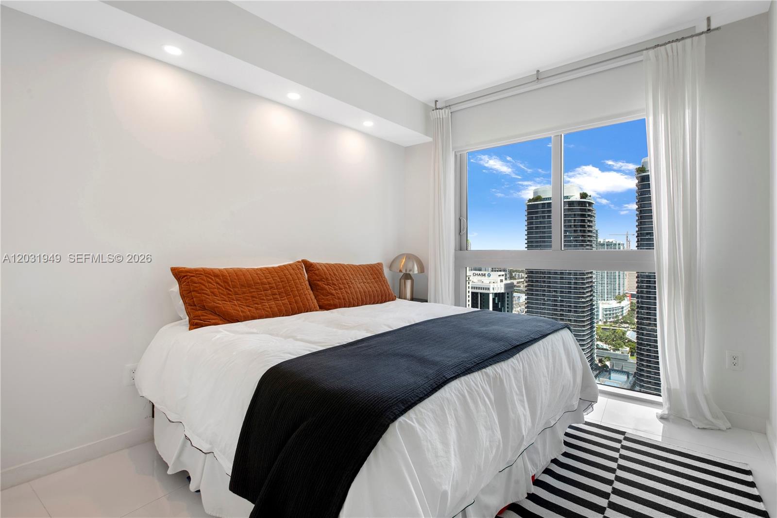 1100 MILLECENTO RESIDENCE - Residential