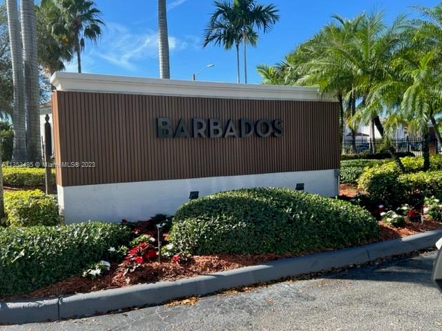 EXCLUSIVE COMMUNITY IN DORAL. CORNER, LAKE VIEW, SPACIOUS PATIO, COMFY TOWNHOUSE IN A GATED PEACEFUL COMMUNITY 4 BEDS 3 BATHS, GORGEOUS MASTER BEDROOM, 2 STORY 1 FULL BEDROOM DOWNSTAIRS, OFFICE OR ADDITIONAL FAMILY ROOM UPSTAIRS, 1 ATTACHED CAR GARAGE, 2 DRIVEWAY PARKING, SPACIOUS PATIO WITH LAKE VIEW. GUARDED COMMUNITY 24/7/365. WALKING DISTANCE TO A+ ELEMENTARY, MIDDLE , HIGH SCHOOLS, ENJOY THE BEST PARK IN DORAL : DORAL LEGACY PARK : TENNIS, BASKETBALL AND VOLLEYBALL COURTS GYM, FOOTBALL, SOFTBALL AND SOCCER FIELDS, SPLASH PAD AND INDOOR PLAYGROUND FOR CHILDRENS, EXERCISES TRACK, DANCE ROOM, MULTI-PURPOSE ROOMS.
CLOSE TO MALLS, PARKS, RESTAURANTS, AIRPORTS, HIGHWAYS FLORIDA TURNPIKE, PALMETTO EXPRESSWAY, DOLPHIN ESPRESSWAY 836.