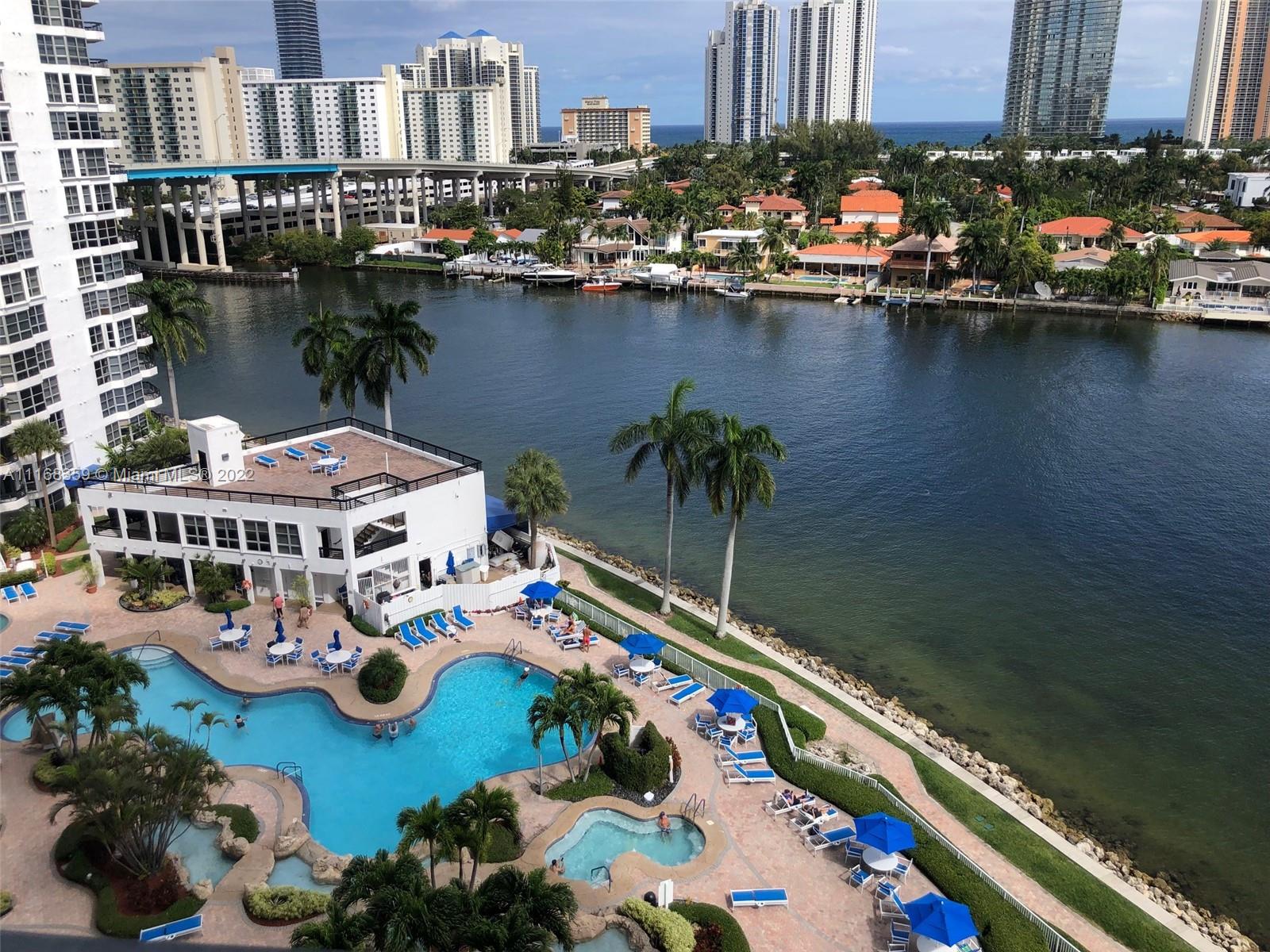 GREAT 2 BEDROOM 2.5 BATH WITH VIEW OF OCEAN AND INTRACOASTAL. THIS UNIT IS LOCATED
IN THE HEART OF AVENTURA NEXT TO AVENTURA MALL.
