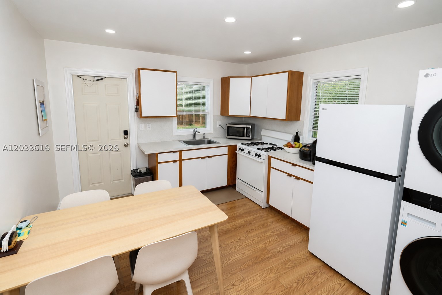 HOLLYWOOD PARK - Residential