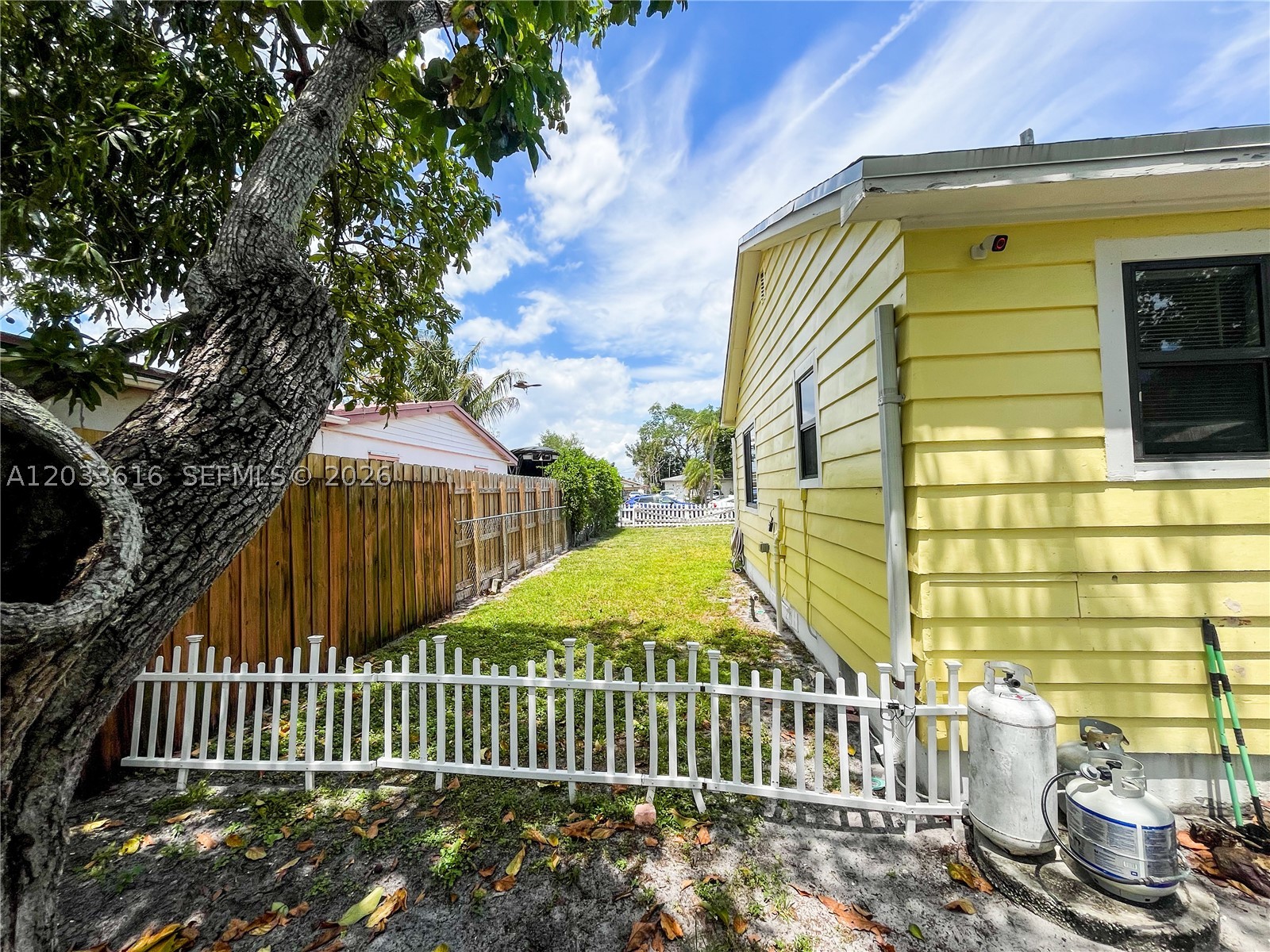 HOLLYWOOD PARK - Residential
