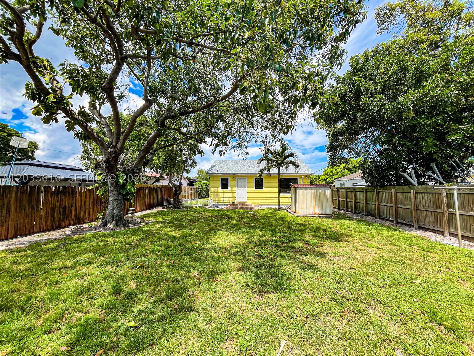 HOLLYWOOD PARK - Residential