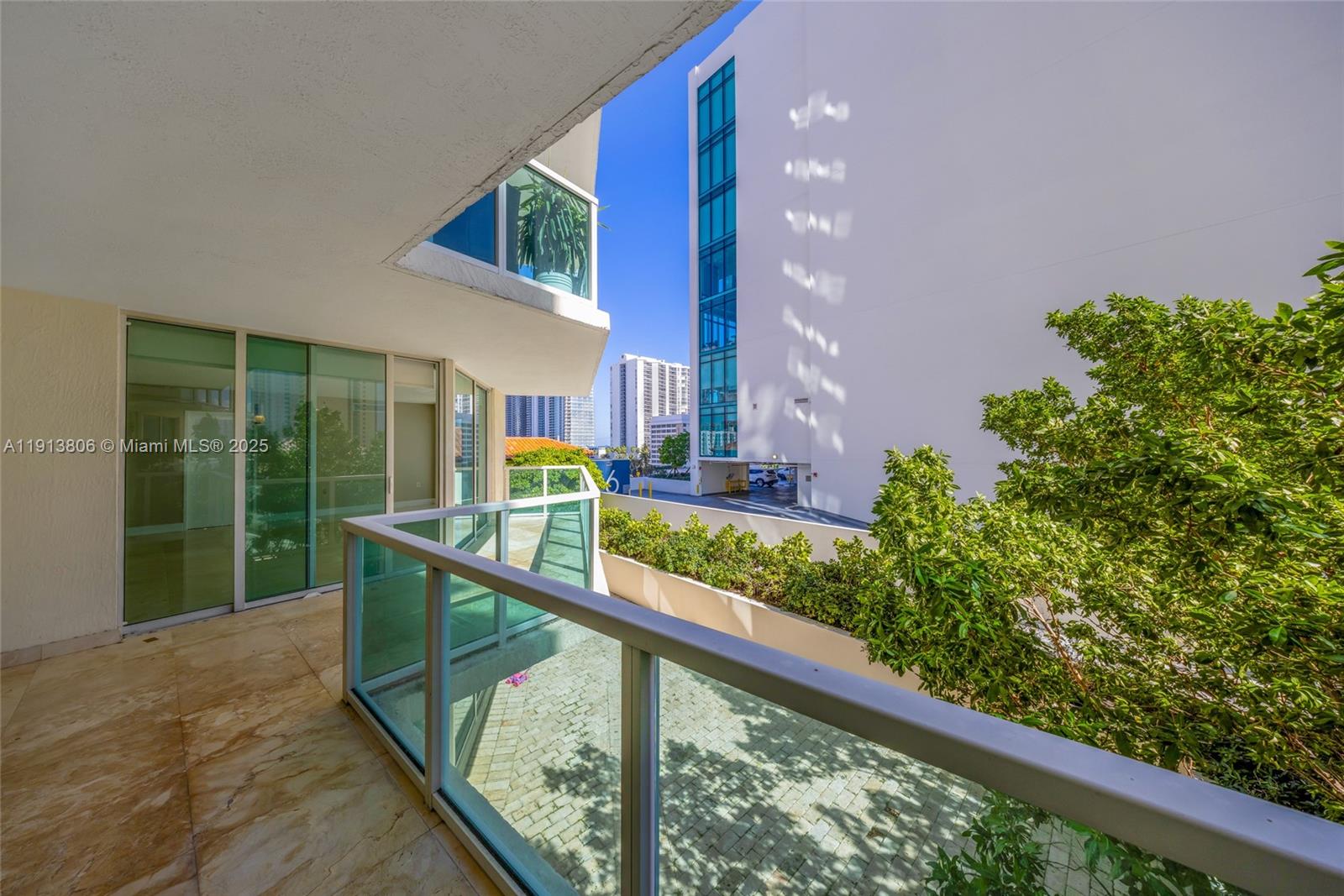 ST TROPEZ ON THE BAY 1 CO - Residential
