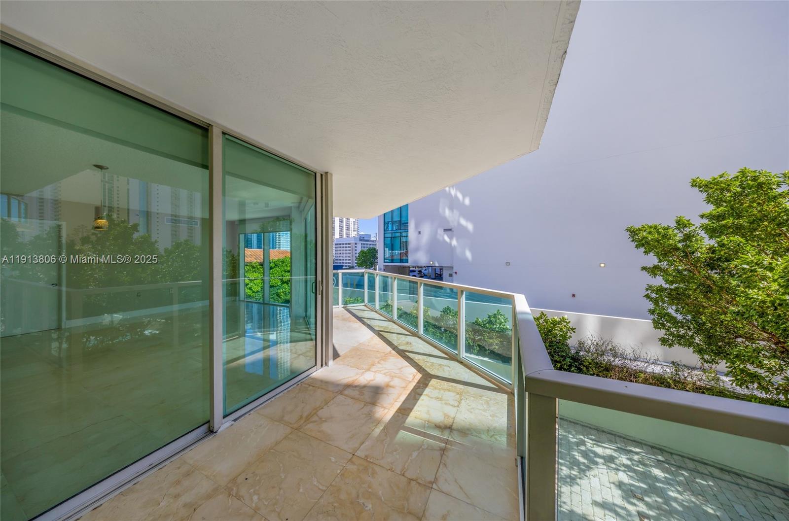 ST TROPEZ ON THE BAY 1 CO - Residential