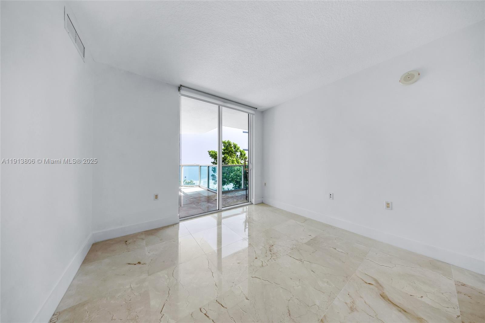 ST TROPEZ ON THE BAY 1 CO - Residential