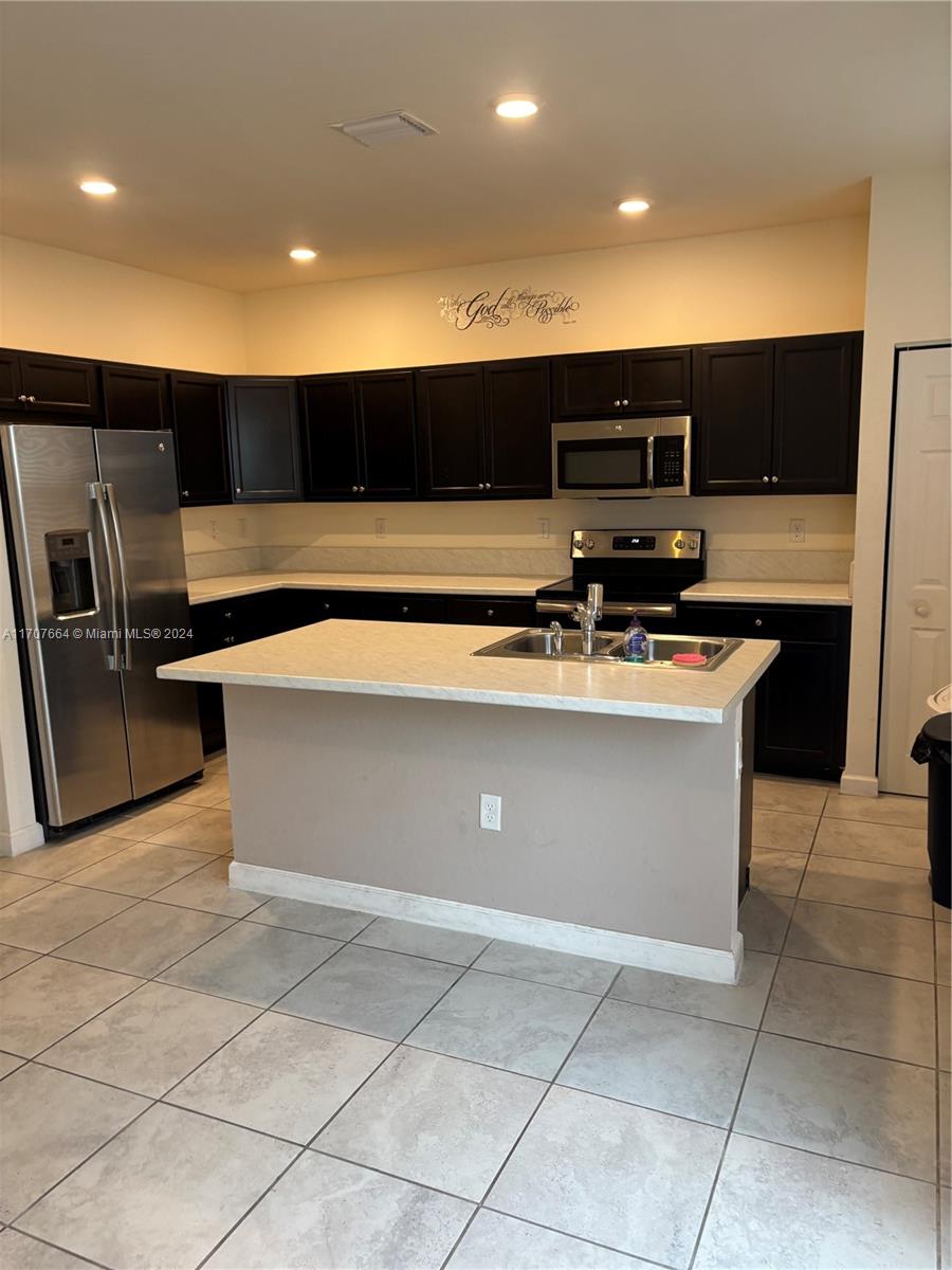 COCO PALM ESTATES - Residential Lease