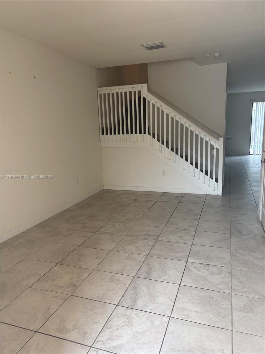 COCO PALM ESTATES - Residential Lease