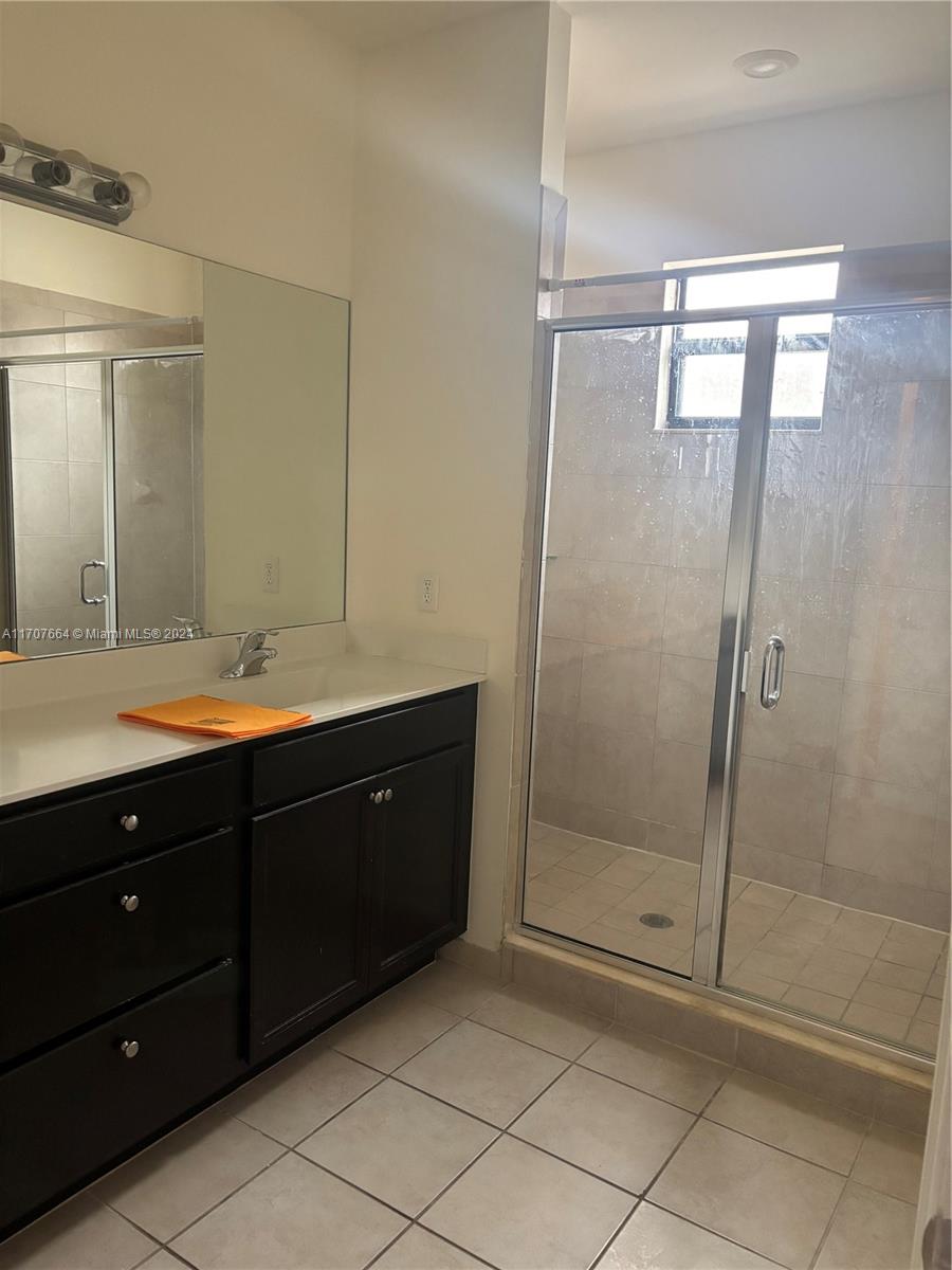 COCO PALM ESTATES - Residential Lease