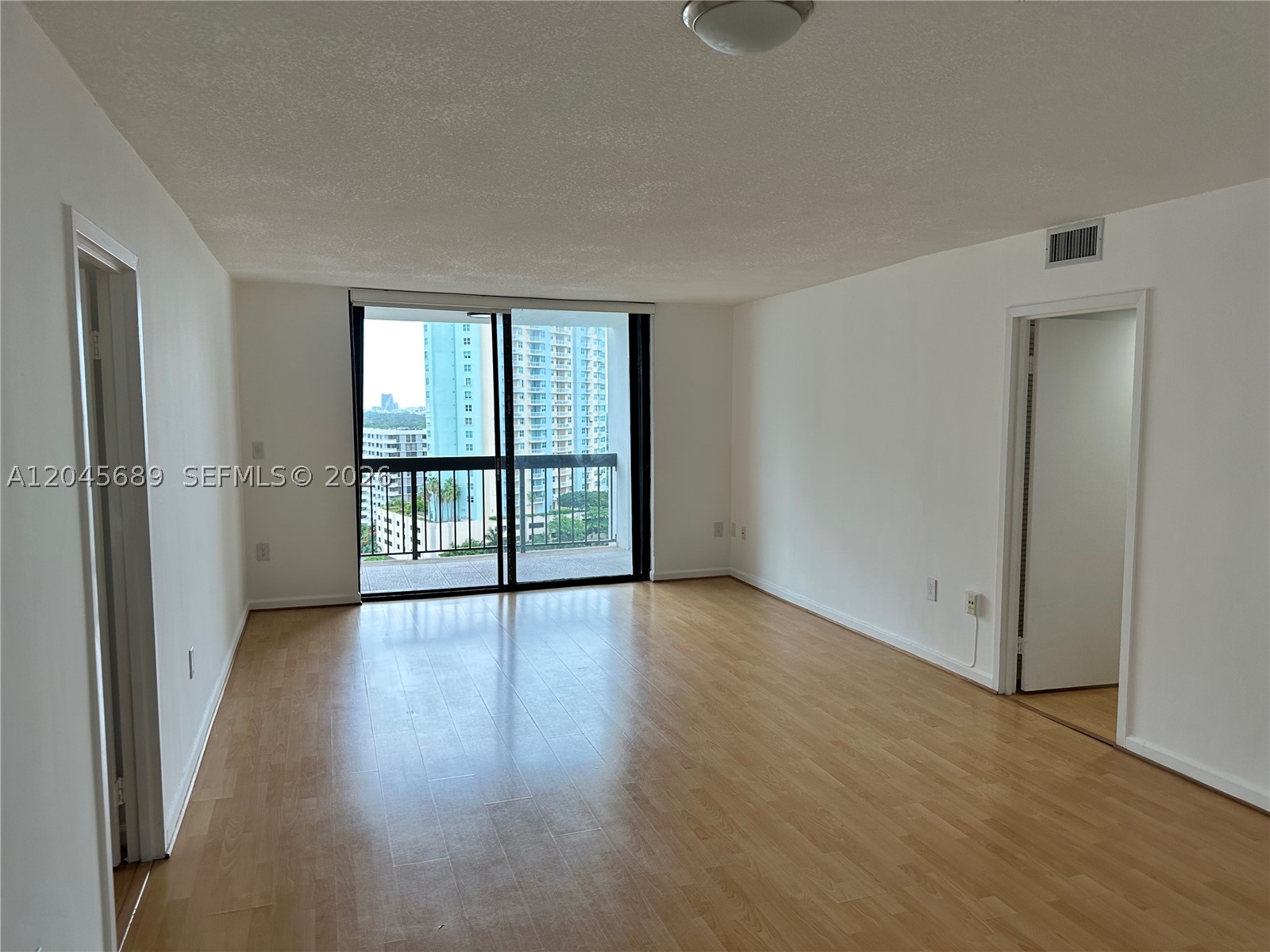 BRICKELL BAY CLUB CONDO - Residential Lease