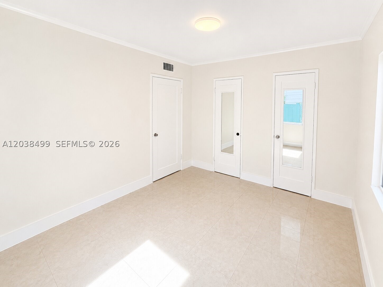 NORTH HOLLYWOOD - Residential Lease