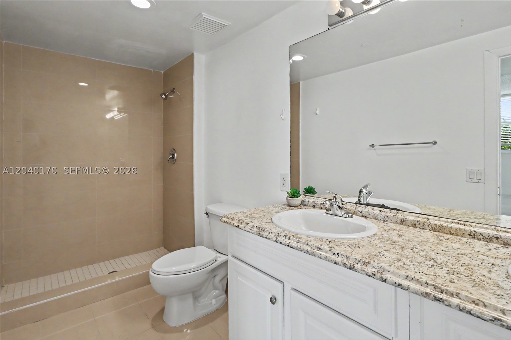 THE METROPOLITAN CONDO - Residential