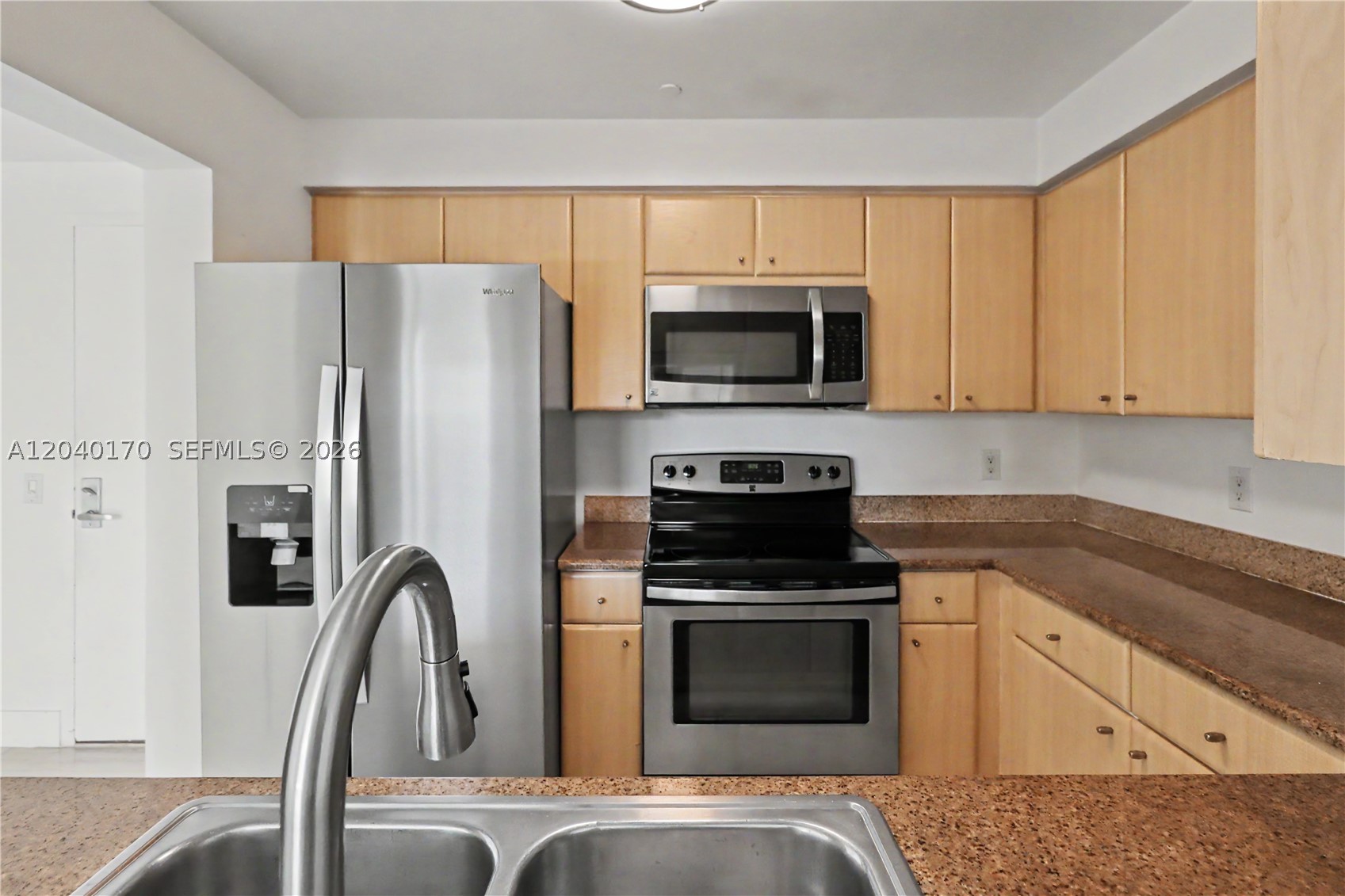 THE METROPOLITAN CONDO - Residential