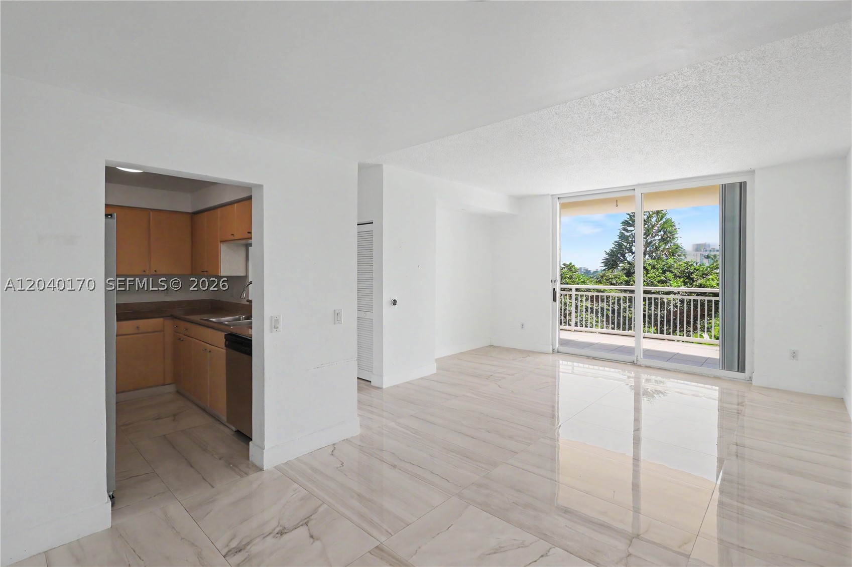 THE METROPOLITAN CONDO - Residential