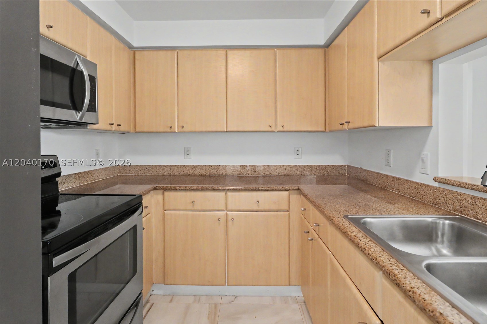 THE METROPOLITAN CONDO - Residential