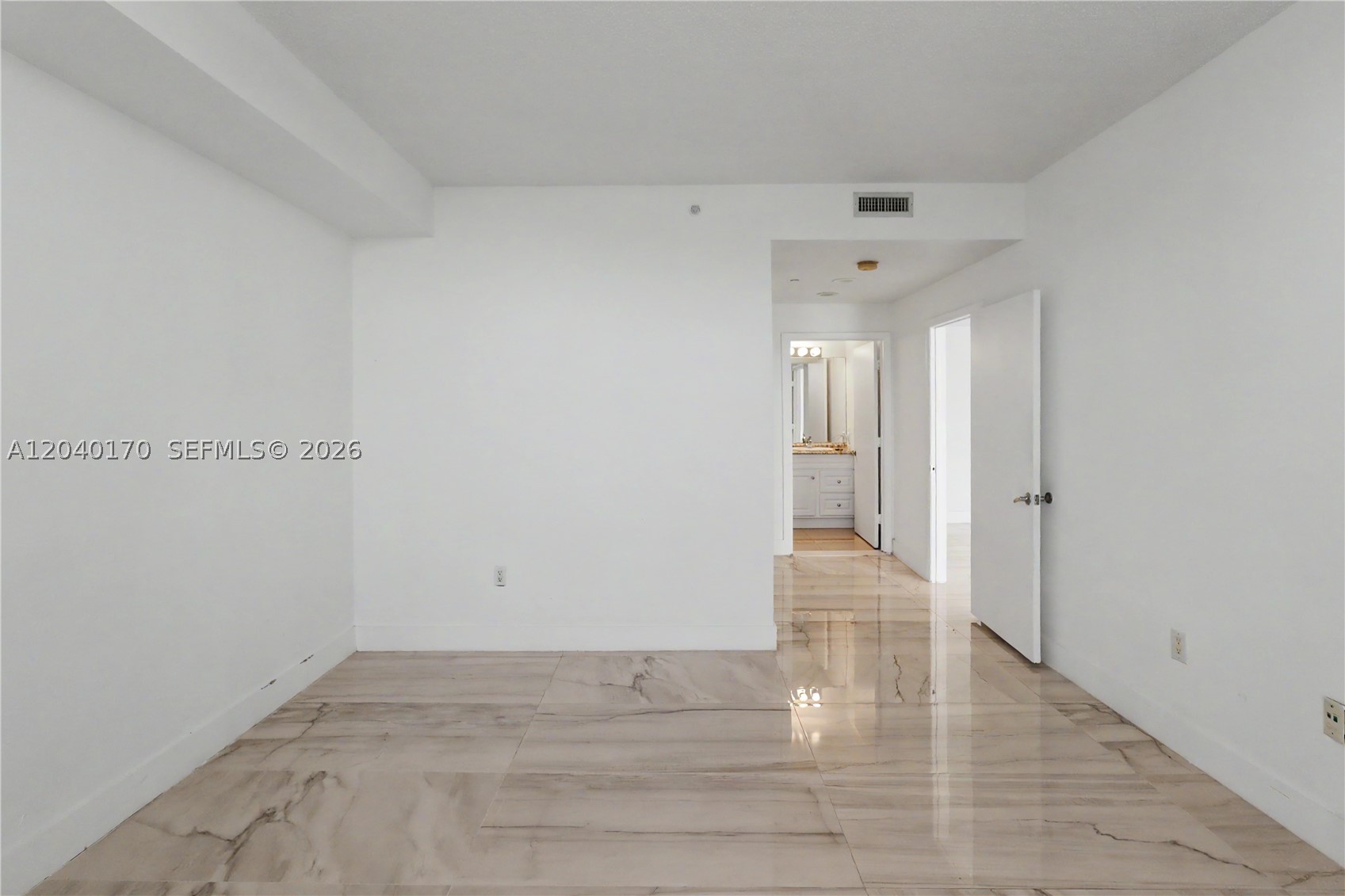 THE METROPOLITAN CONDO - Residential