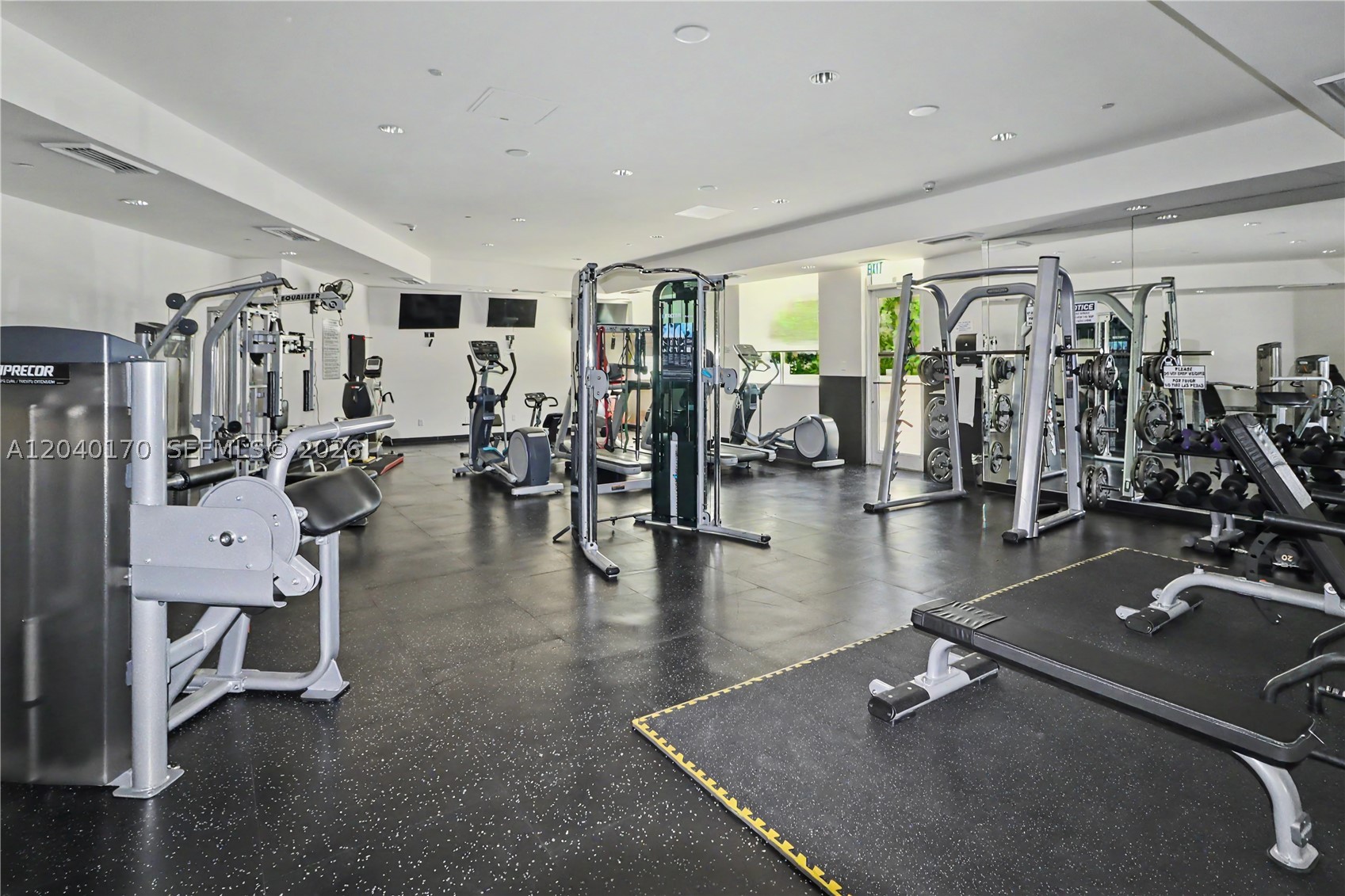 THE METROPOLITAN CONDO - Residential
