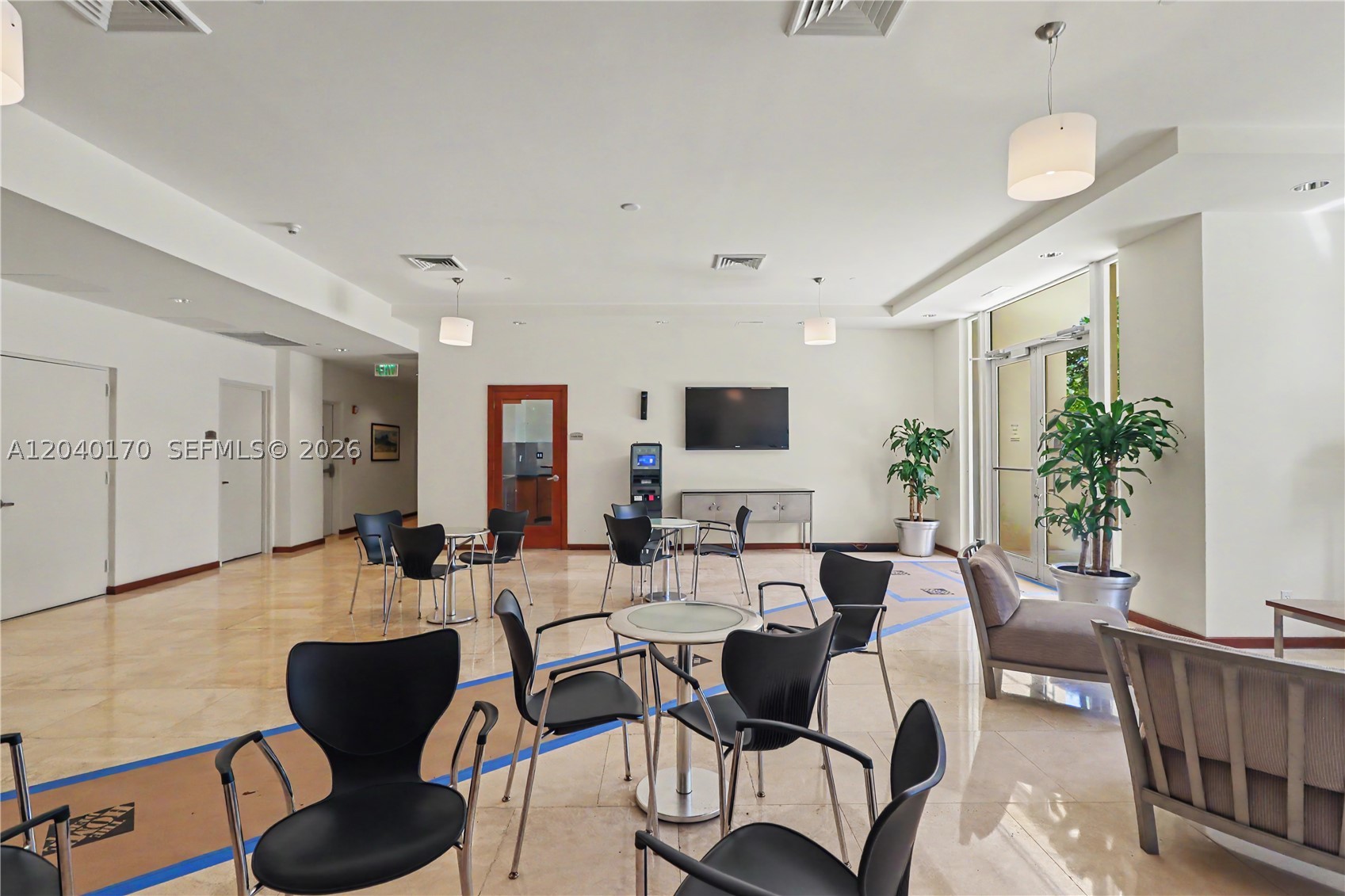 THE METROPOLITAN CONDO - Residential