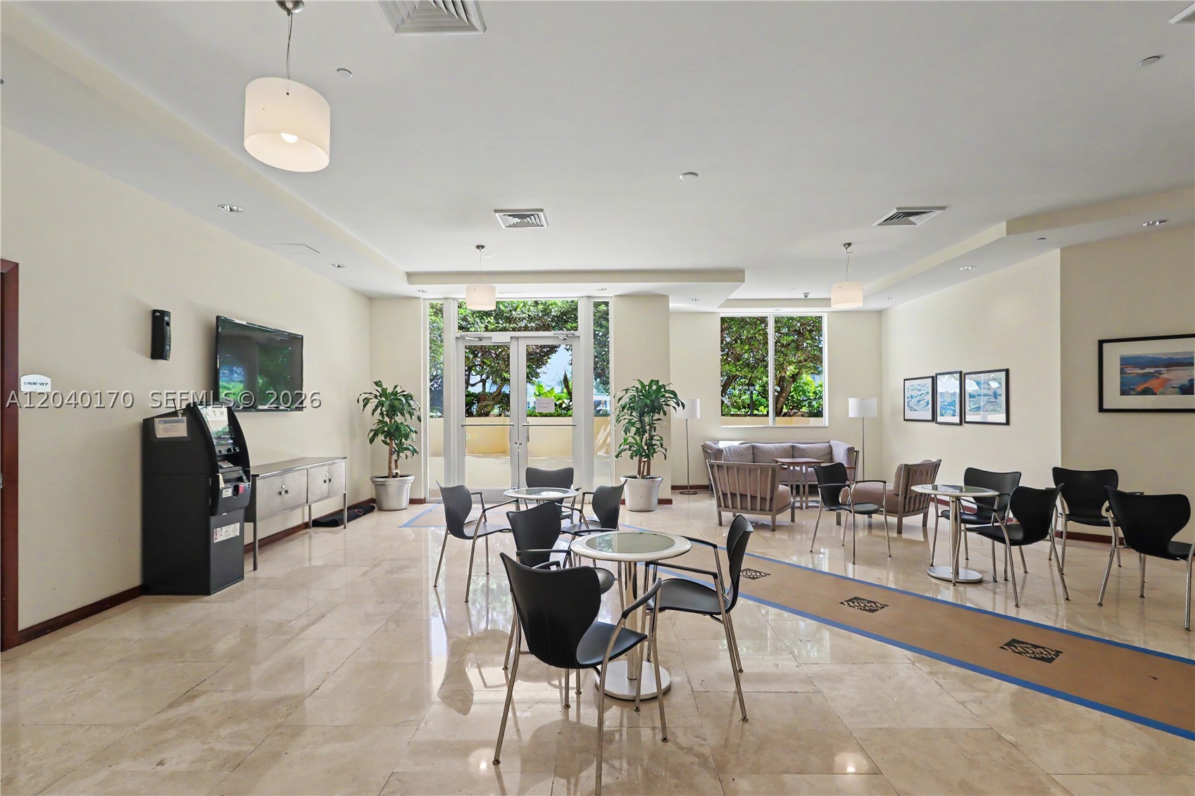 THE METROPOLITAN CONDO - Residential