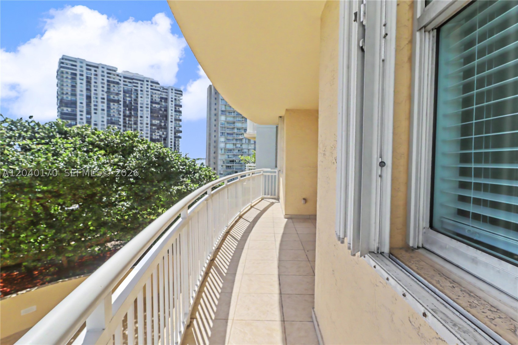 THE METROPOLITAN CONDO - Residential