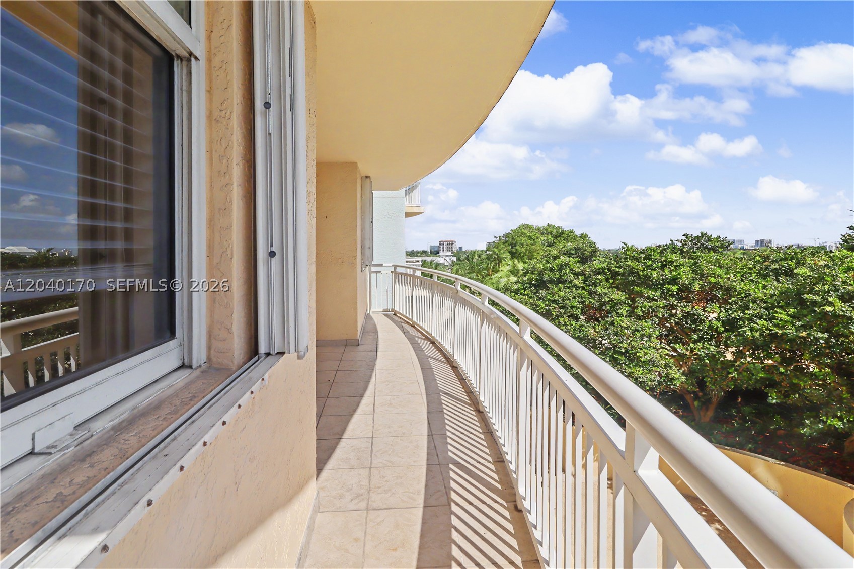 THE METROPOLITAN CONDO - Residential