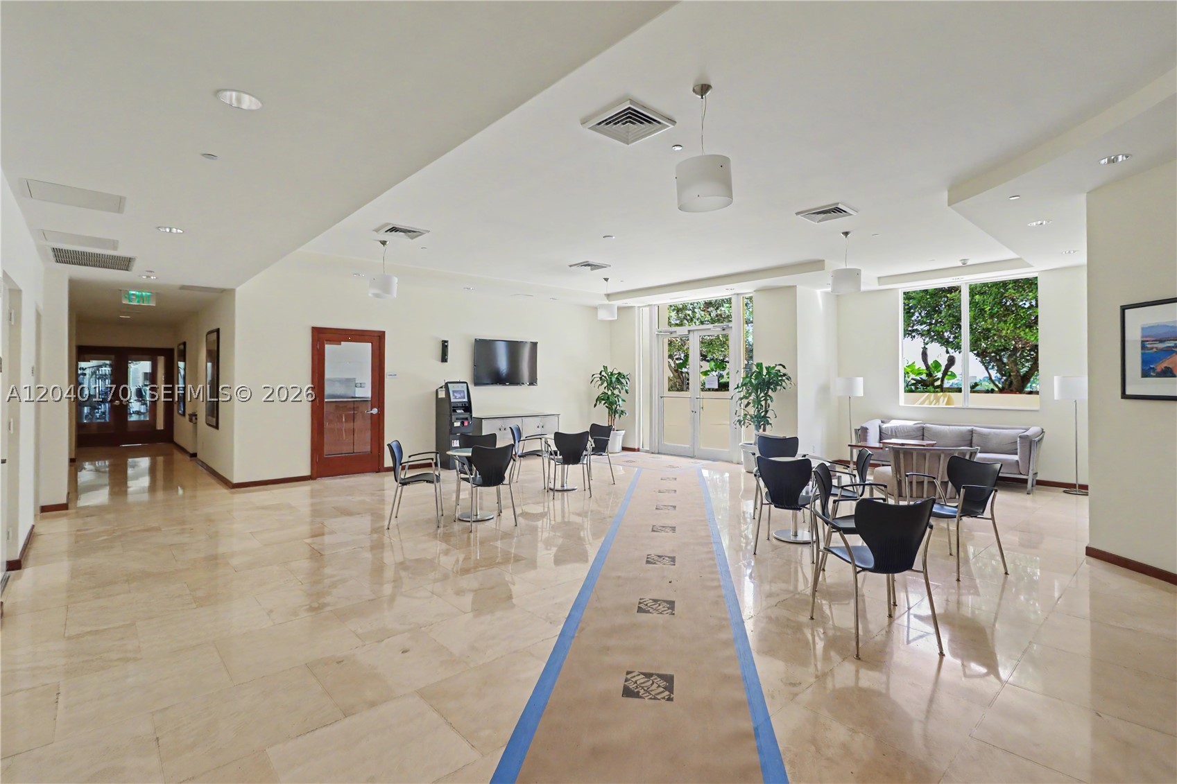 THE METROPOLITAN CONDO - Residential