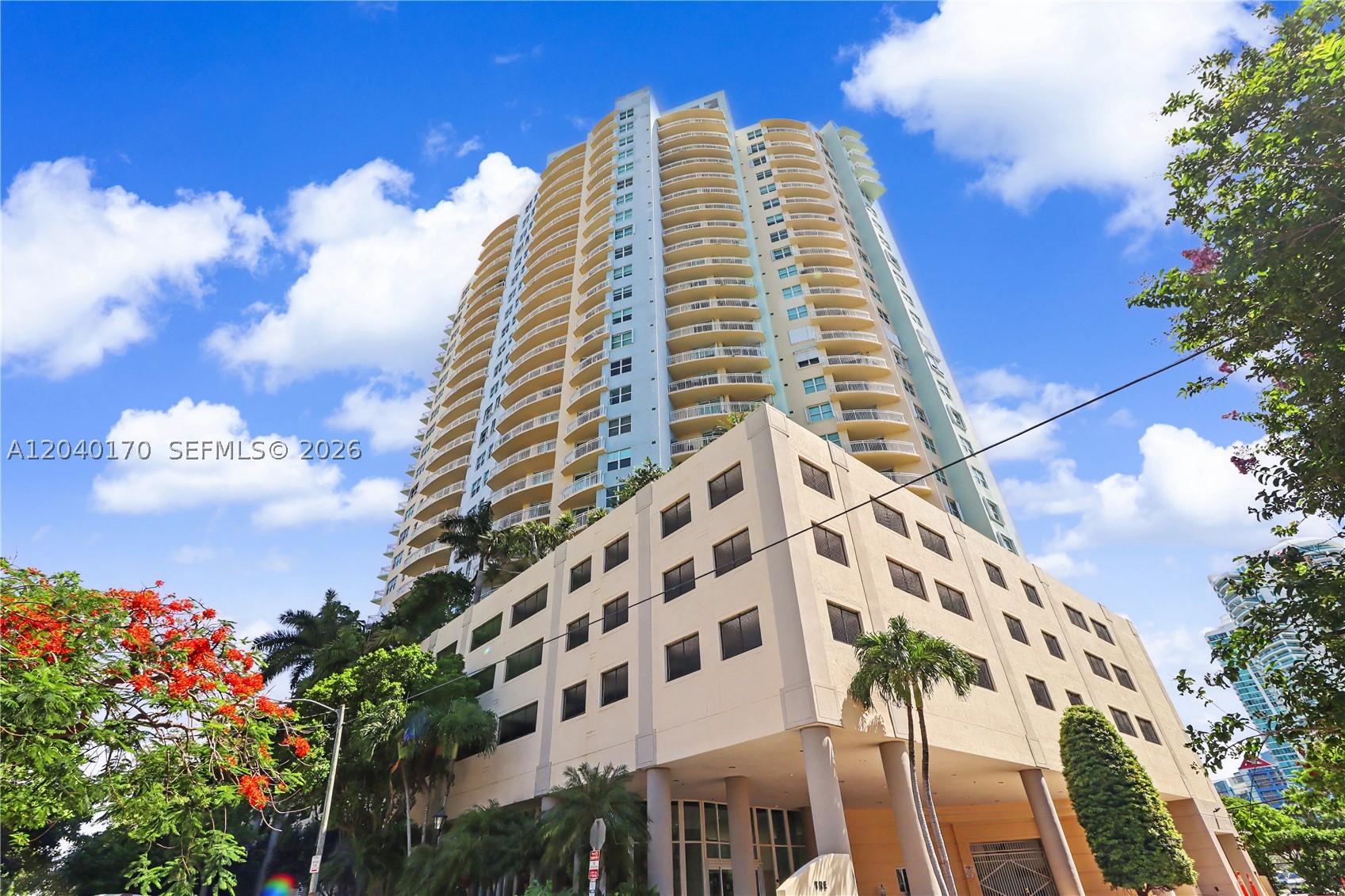 THE METROPOLITAN CONDO - Residential