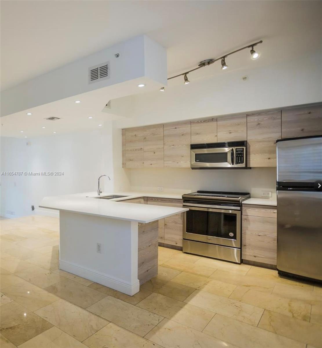 AVENTI AT AVENTURA CONDO - Residential Lease