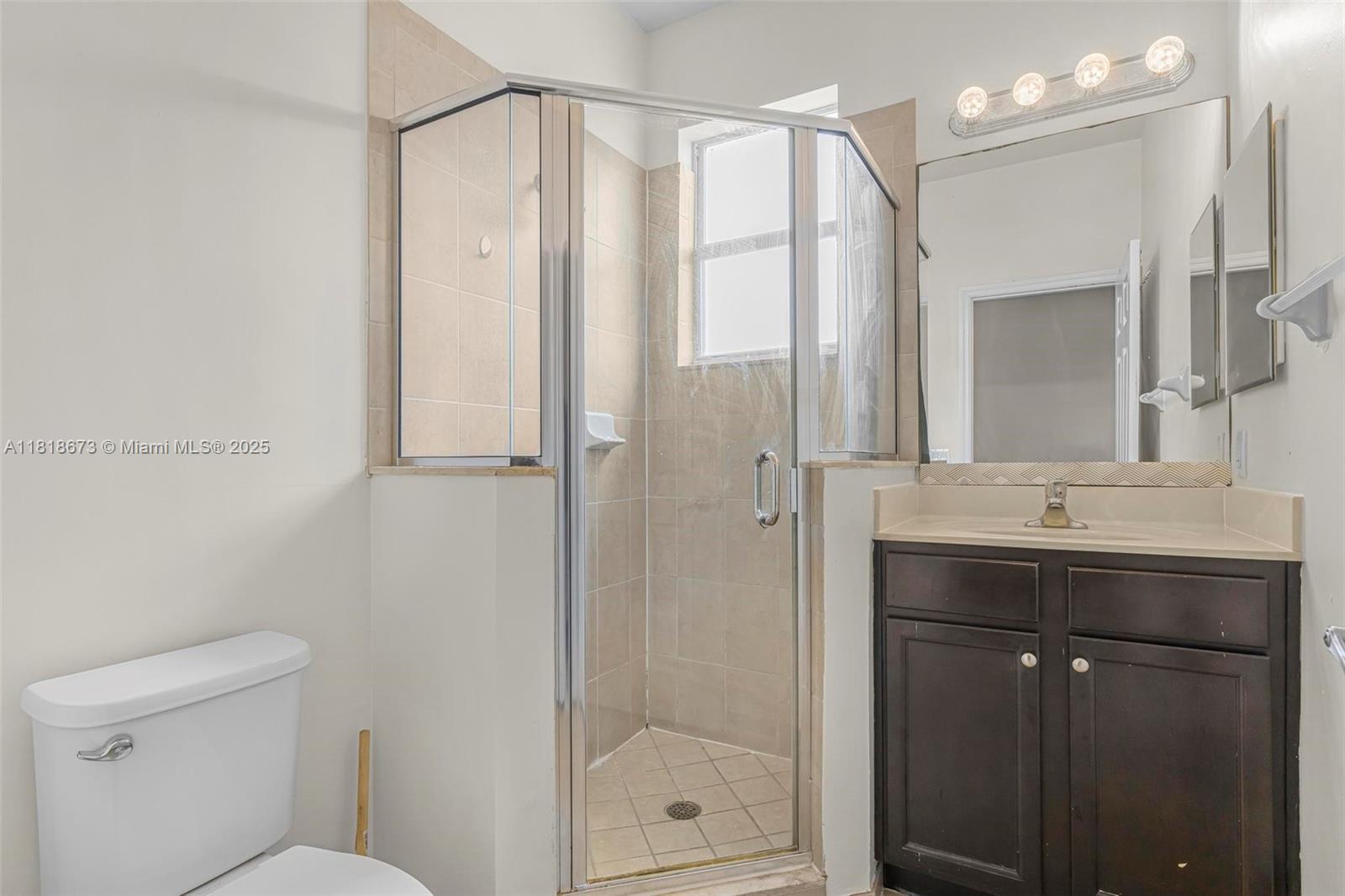 KENDALL COMMONS TOWNHOMES - Residential Lease