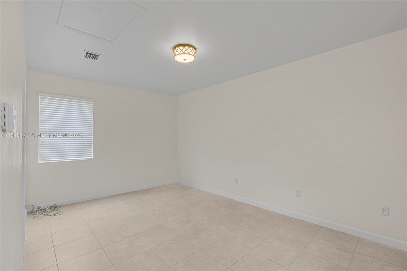 KENDALL COMMONS TOWNHOMES - Residential Lease