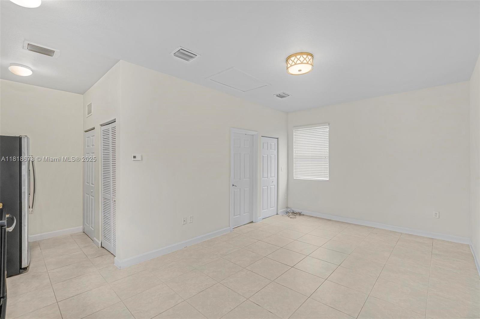 KENDALL COMMONS TOWNHOMES - Residential Lease